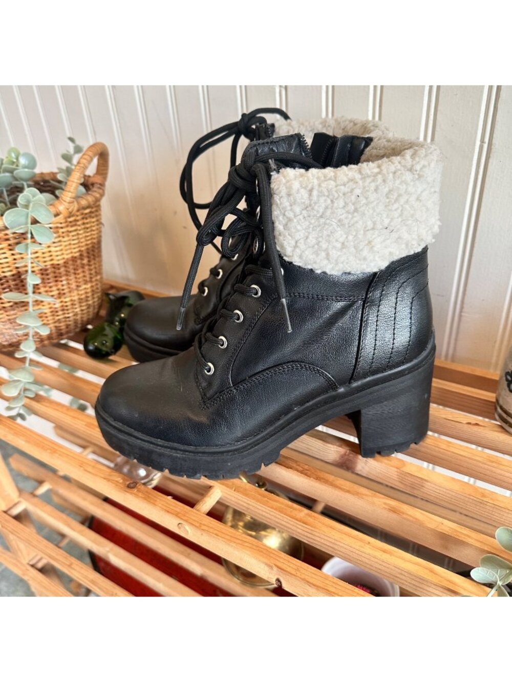 Nine West Womens Black Lace-Up Boots With Faux Shearling Lining & Chunky Heels S